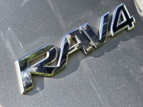Used 2019 Toyota RAV4 XLE Premium w/ Cold Weather Package FWD image 10