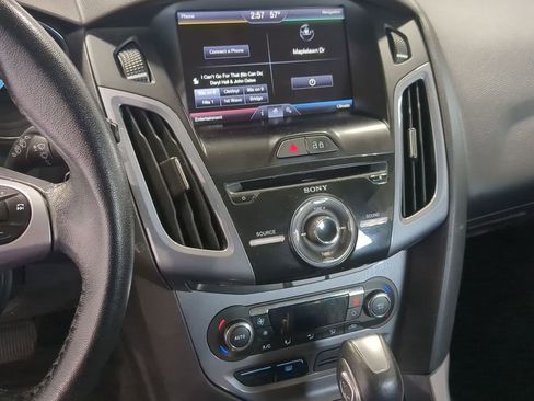 Used 2014 Ford Focus Titanium FWD image 32