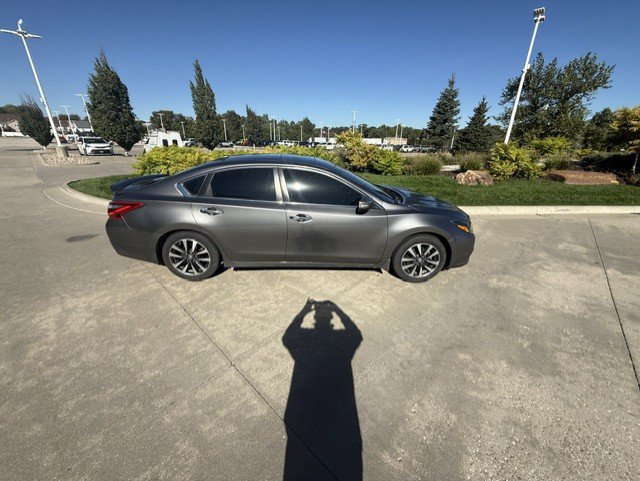 Used 2017 Nissan Altima 2.5 SL w/ 2.5 Technology Package FWD image 10