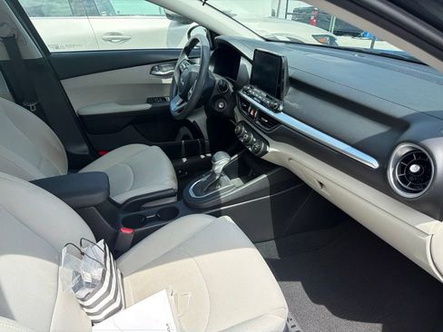 Used 2023 Kia Forte LXS FWD image 5
