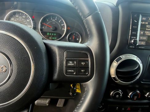 Used 2017 Jeep Wrangler Sahara w/ Connectivity Group image 27