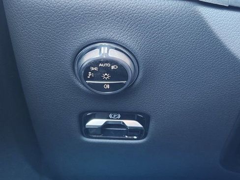 Used 2024 Mercedes-Benz GLC 300 4MATIC image 24