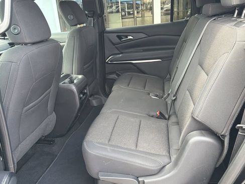 Used 2025 Chevrolet Traverse LT FWD image 9