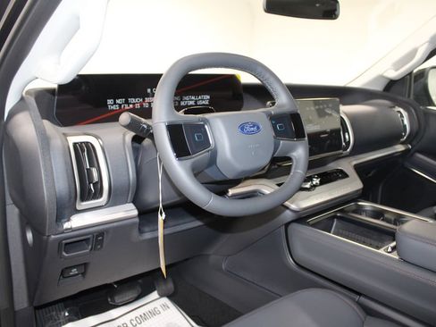 New 2025 Ford Expedition Max Active image 23