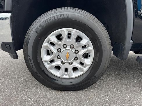 Used 2024 Chevrolet Silverado 2500 LTZ w/ LTZ Premium Package AWD/4WD image 9