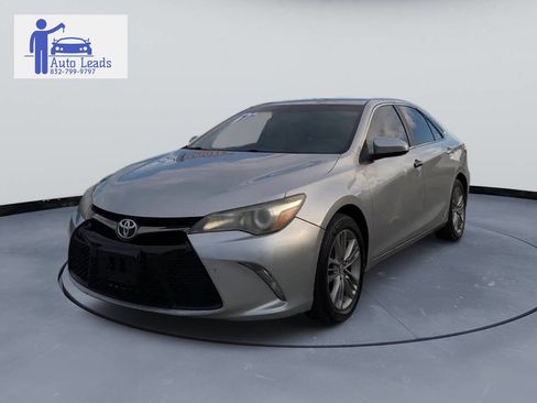 Used 2016 Toyota Camry SE image 3