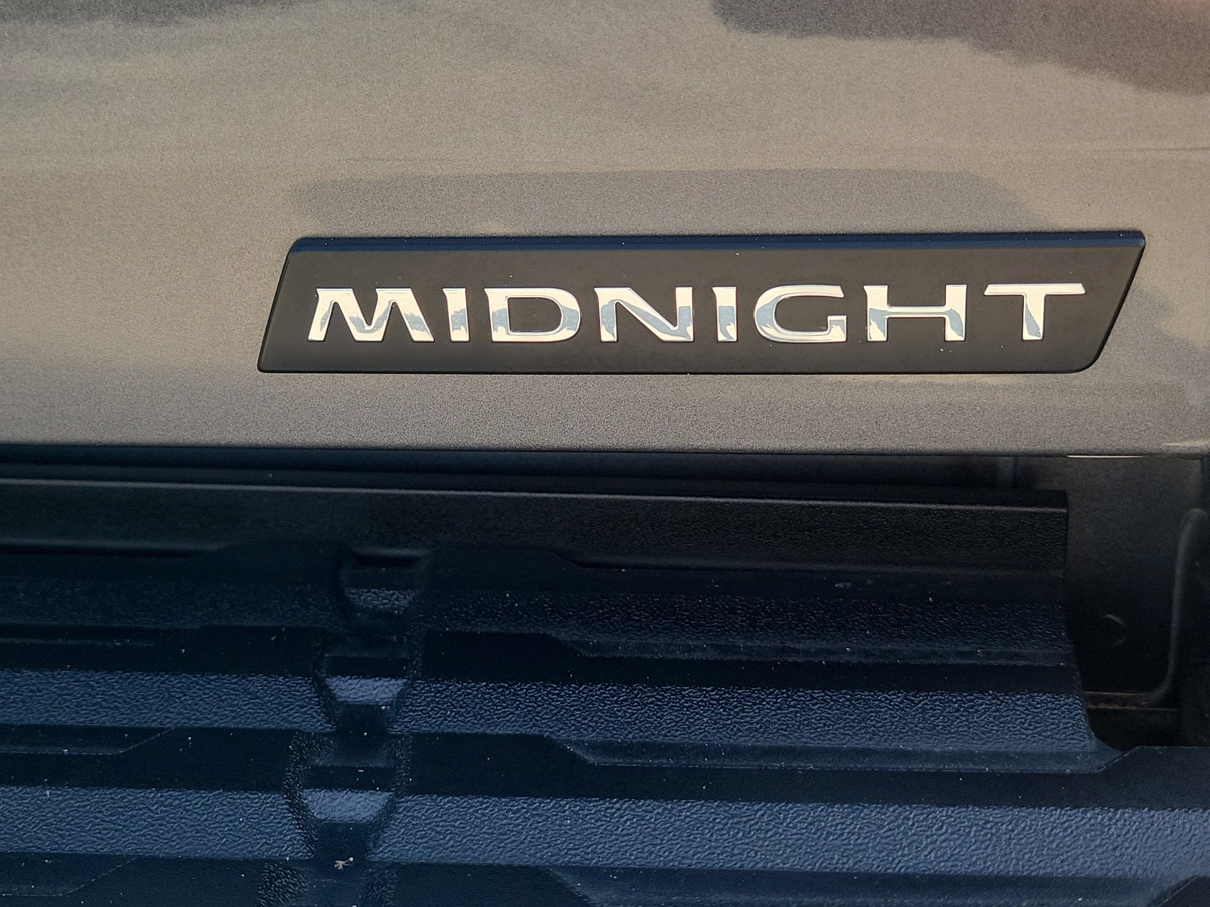 Used 2023 Nissan Frontier SV w/ Midnight Edition Package RWD image 32