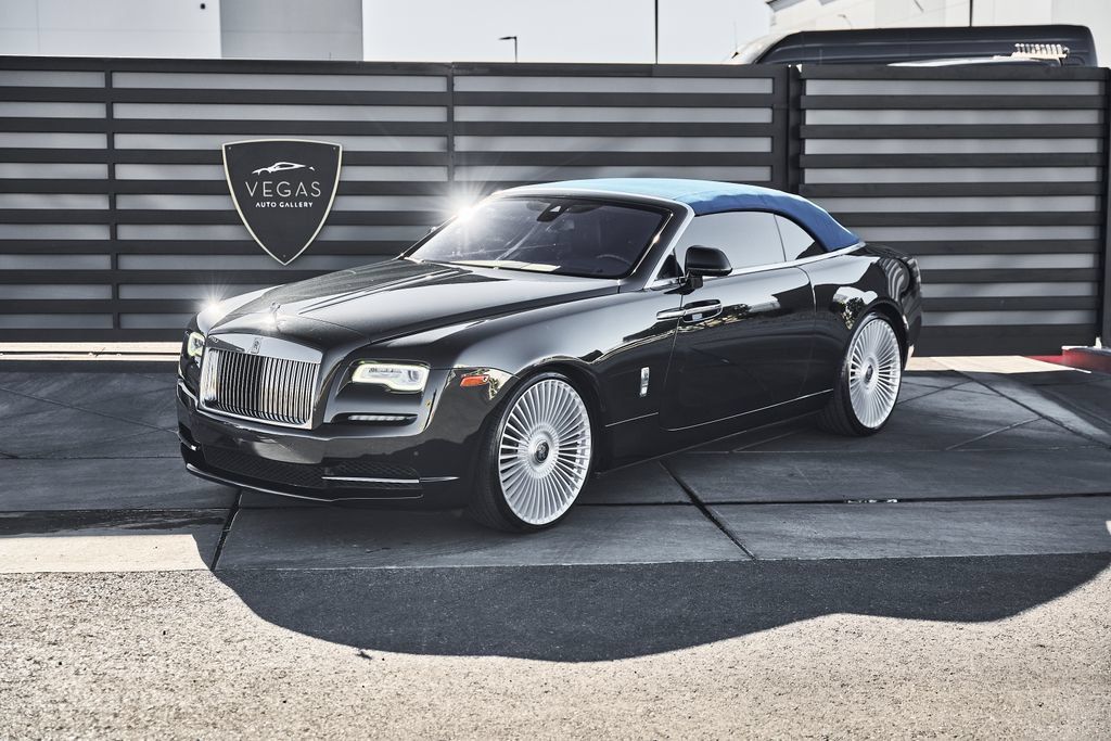 Used 2019 Rolls-Royce Dawn RWD image 5