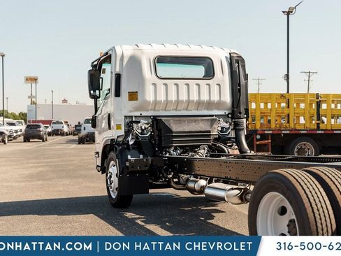 New 2025 Chevrolet Low Cab Forward image 32