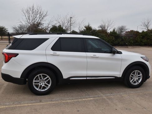 Certified 2025 Ford Explorer Active image 5