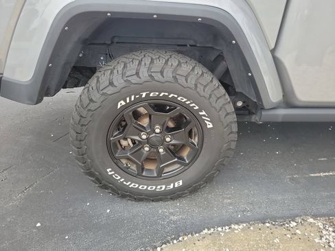 Used 2021 Jeep Gladiator Overland AWD/4WD image 10