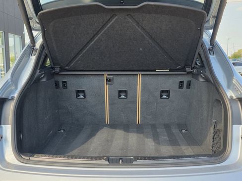 Used 2025 Porsche Macan image 38