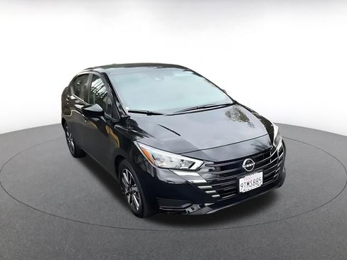 Used 2025 Nissan Versa SV FWD image 3