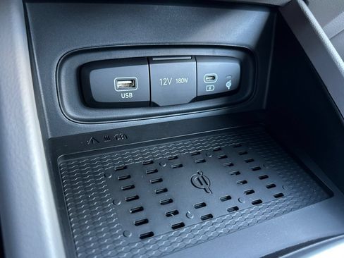 Used 2026 Hyundai Venue SEL FWD image 29