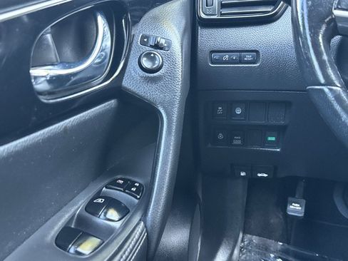 Used 2017 Nissan Rogue Sport SL w/ SL Premium Package AWD/4WD image 8
