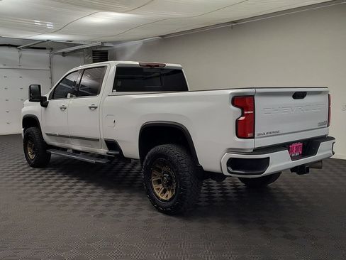 Used 2024 Chevrolet Silverado 3500 High Country w/ Technology Package AWD/4WD image 3