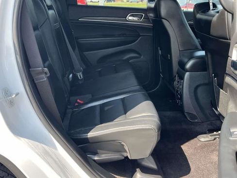 Used 2018 Jeep Grand Cherokee Limited image 23