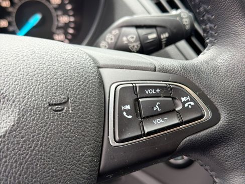 Used 2019 Ford Escape SEL image 25