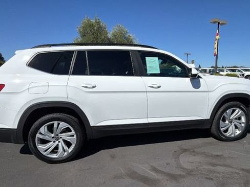 Used 2023 Volkswagen Atlas SE w/ Panoramic Sunroof Package AWD/4WD image 3