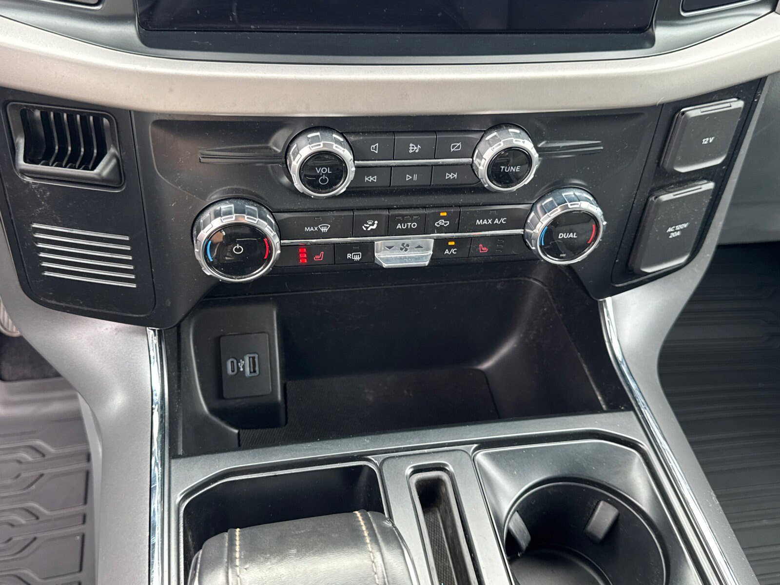 Used 2023 Ford F150 Lightning XLT AWD/4WD image 29