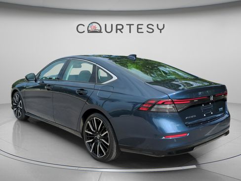 Used 2023 Honda Accord Touring image 5