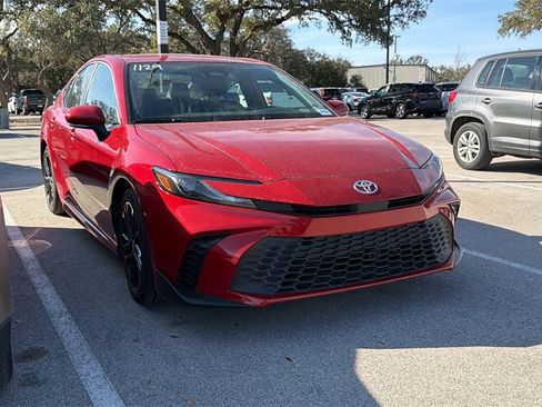 Certified 2025 Toyota Camry SE image 2
