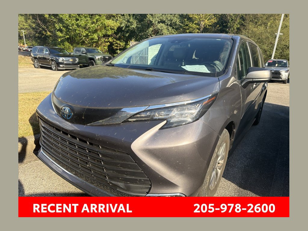 Used 2023 Toyota Sienna XLE w/ XLE Plus Package FWD image 1