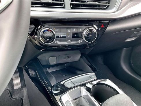 New 2026 Chevrolet Trax ACTIV w/ Sunroof Package FWD image 23