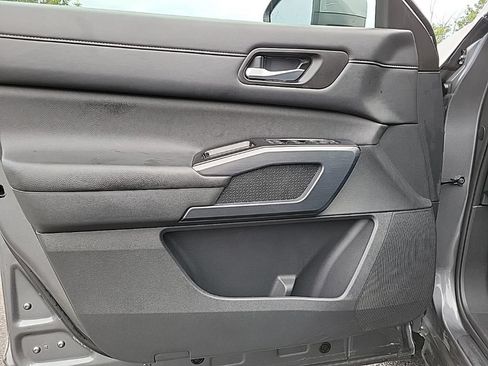 Used 2025 Nissan Pathfinder SL AWD/4WD image 30