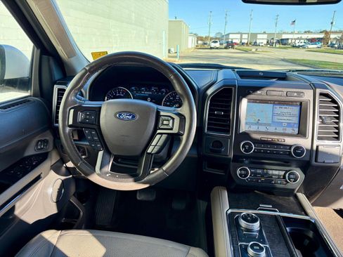 Used 2018 Ford Expedition Max Limited image 3