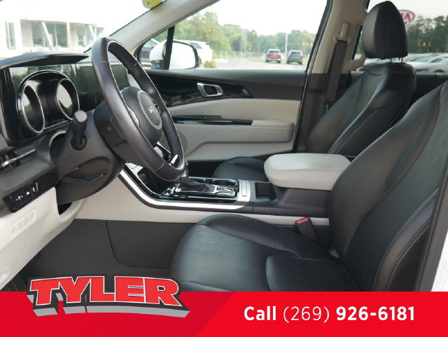 Used 2024 Kia Carnival EX FWD image 35