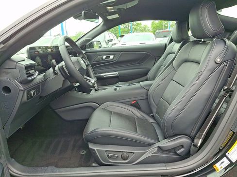 Used 2025 Ford Mustang GT Premium RWD image 13