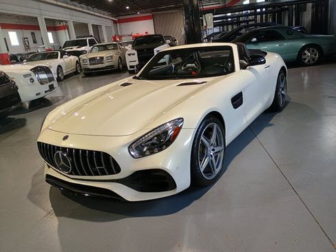 Used 2018 Mercedes-Benz AMG GT Roadster image 2