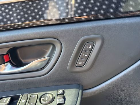 Used 2025 Honda Pilot Black Edition image 11