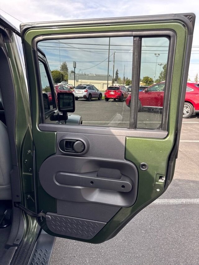 Used 2007 Jeep Wrangler Unlimited Sahara AWD/4WD image 15