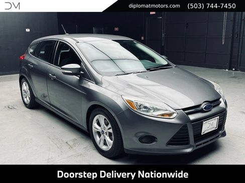 Used 2014 Ford Focus SE w/ SE Winter Package FWD image 9