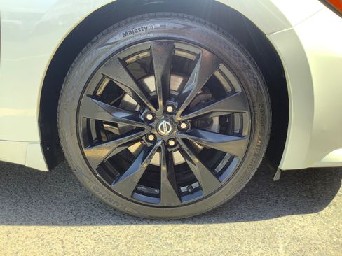 Used 2019 Nissan Maxima SR w/ Premium Package FWD image 25