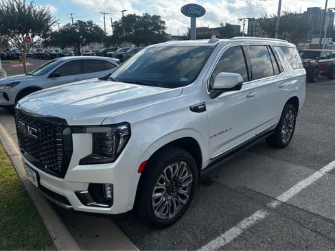 Used 2023 GMC Yukon Denali Ultimate AWD/4WD image 6