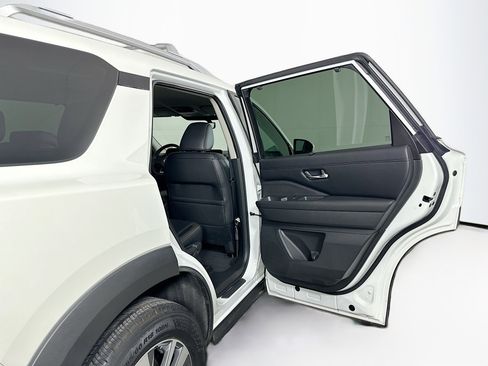 Used 2024 Nissan Pathfinder SL image 31