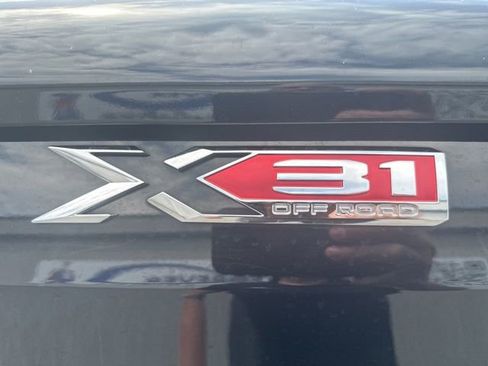 Used 2023 GMC Sierra 1500 SLT w/ SLT Premium Package AWD/4WD image 9