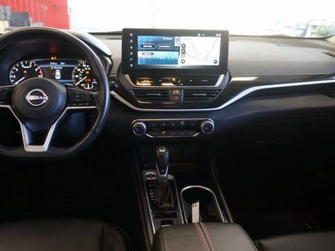 Used 2023 Nissan Altima 2.5 SR w/ SR Premium Package image 12