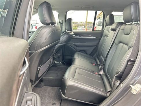 Used 2024 Jeep Grand Cherokee Limited w/ Black Appearance Package image 20