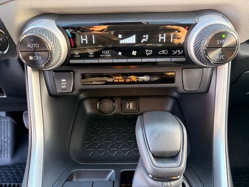 Used 2025 Toyota RAV4 XLE image 18