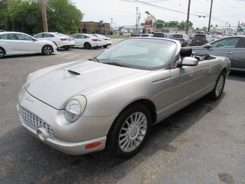 Used 2005 Ford Thunderbird RWD image 2
