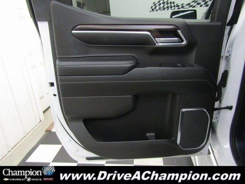 Used 2022 GMC Sierra 1500 SLT w/ SLT Premium Plus Package image 23