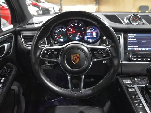 Used 2018 Porsche Macan image 19
