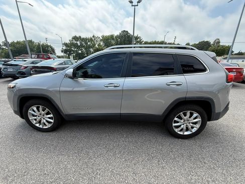 Used 2016 Jeep Cherokee Limited AWD/4WD image 4