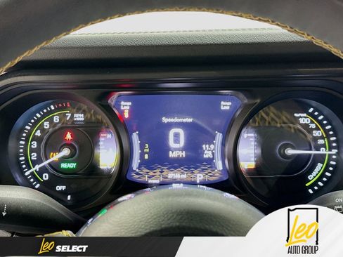 Used 2024 Jeep Wrangler Unlimited Sahara AWD/4WD image 15