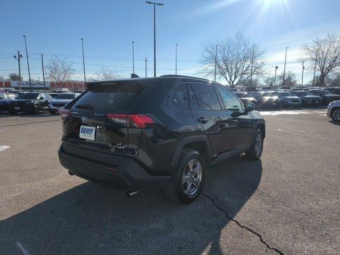 Used 2022 Toyota RAV4 LE image 5