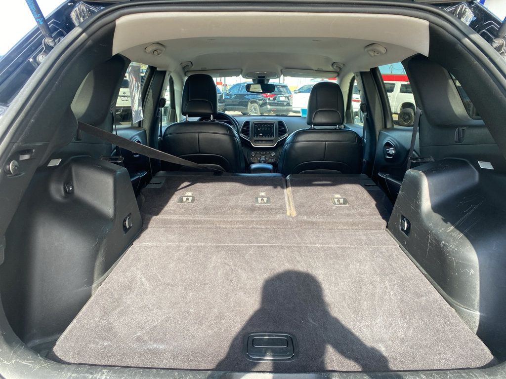 Used 2019 Jeep Cherokee Trailhawk AWD/4WD image 6